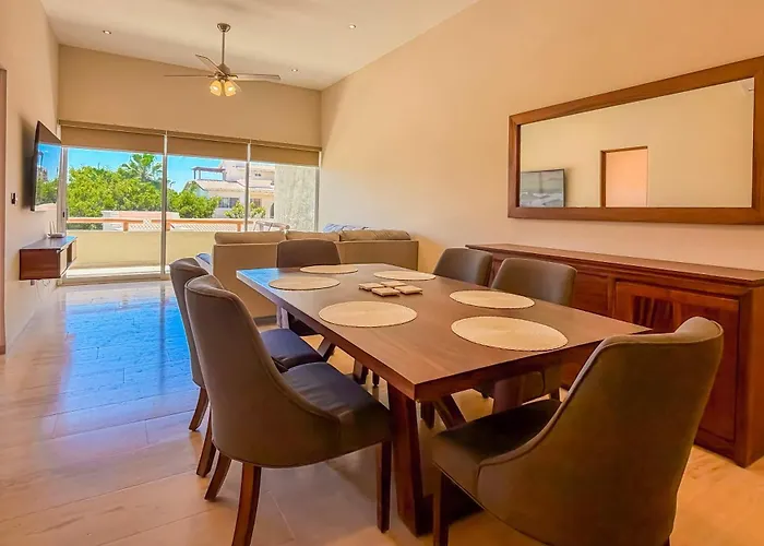 Apartment With Private Terrace, Pool & Gym Access *