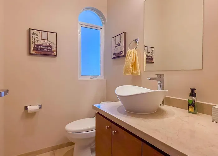 Apartment With Private Terrace, Pool & Gym Access *