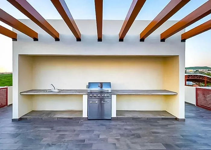 Apartment With Private Terrace, Pool & Gym Access